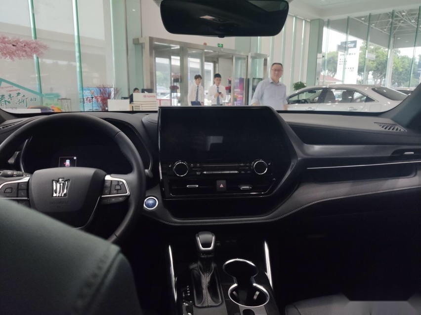 皇冠陆放到店实拍，定位中型SUV，挑战汉兰达，8月上市预售28万起