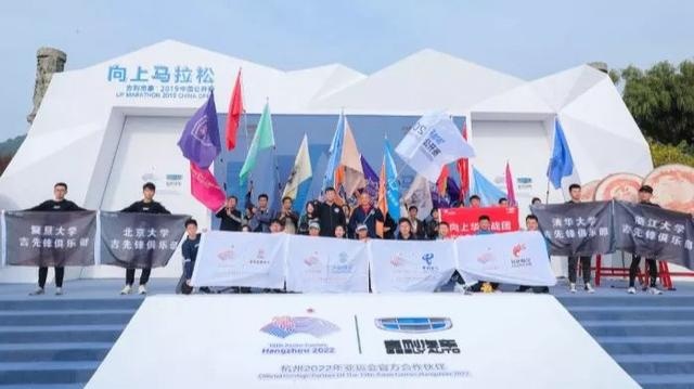 3000米、3716个台阶、1小时14分，致第一次向上马拉松