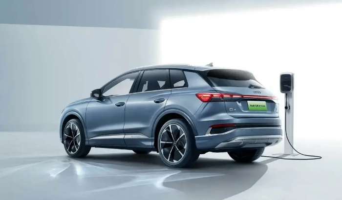 奥迪Q4 e-tron对决奔驰EQA谁更能胜任出行最佳伴侣？