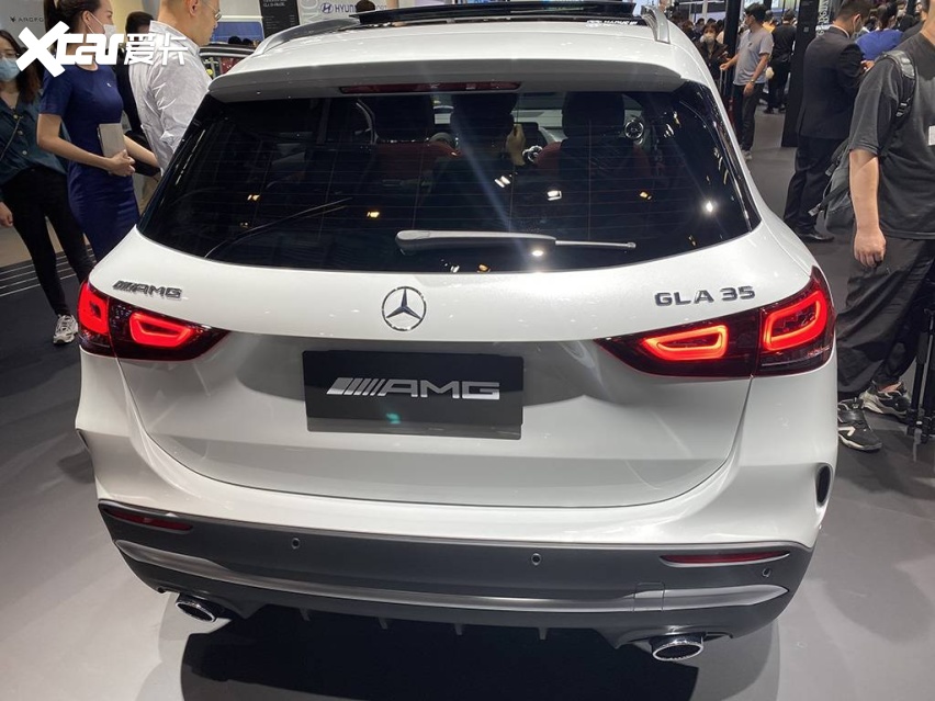 2020北京车展:实拍运动气息奔驰gla 35,售价45万