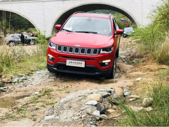 城市SUV的探享梦，请交给Jeep指南者