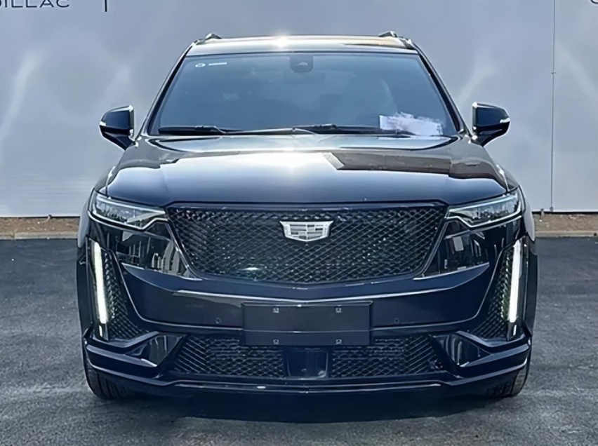 新款凯迪拉克XT6黑标版实车曝光，2.0T发动机+48伏轻混系统