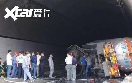高速隧道不能超车,那前车龟速行驶怎么办?交警:试试这些方法