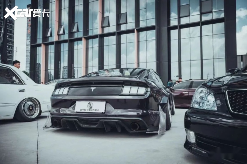 受父亲影响打造宽体福特Mustang，底盘灯让我成为