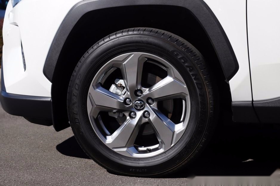 外媒评价说买到就赚到 丰田新一代RAV4全方位试驾体验