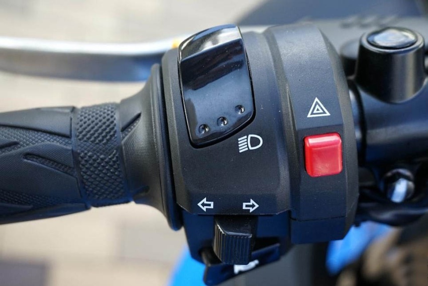 国内最畅销的250“跑车” 铃木GSX-250R实拍解析