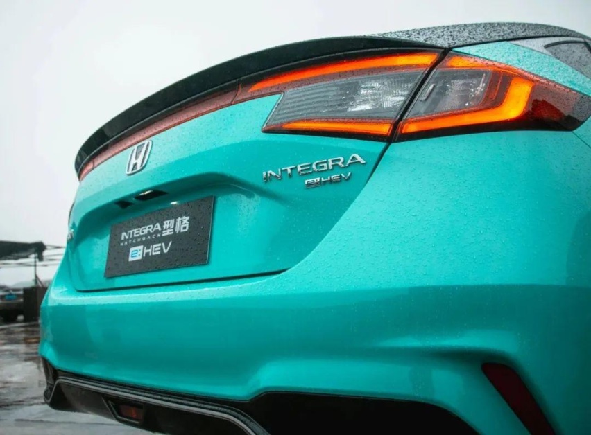什么是年轻人该玩的车，五门轿跑型格HATCHBACK给你答案