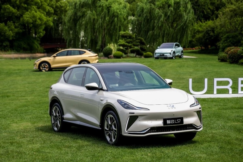 更适合城市的智能SUV，搭全程Ai舱的智己LS7上市，28.98万起