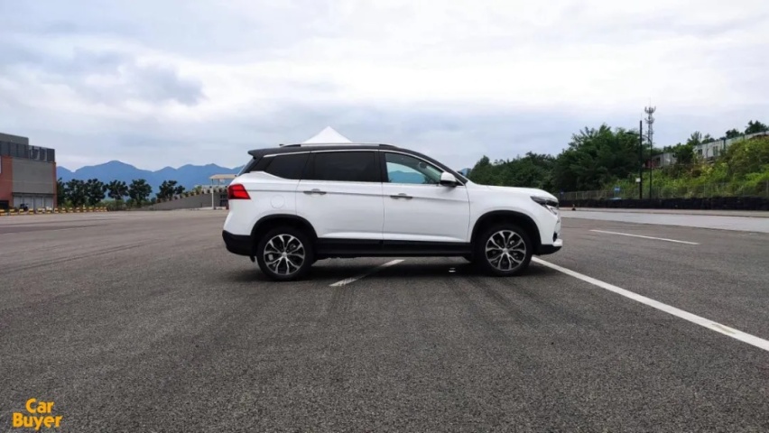试驾2021款东风风行T5,实用年轻好开增配不少