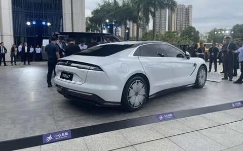 上市将近！仰望U7量产版亮相，灯组造型微调