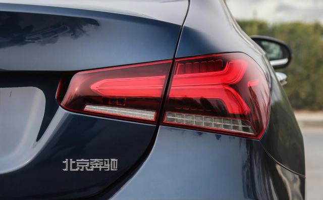 上市不到一年降4.5万，奔驰A级溢价这么严重吗？