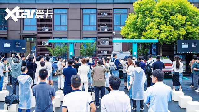 比亚迪第2000座闪充高速站正式落成