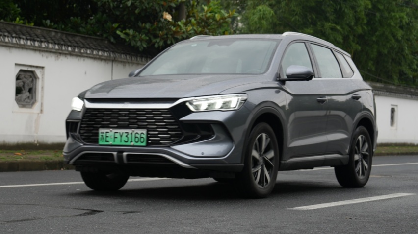 10万买家用SUV，荣威D5X DMH迎战宋Pro DM-i，怎么选？