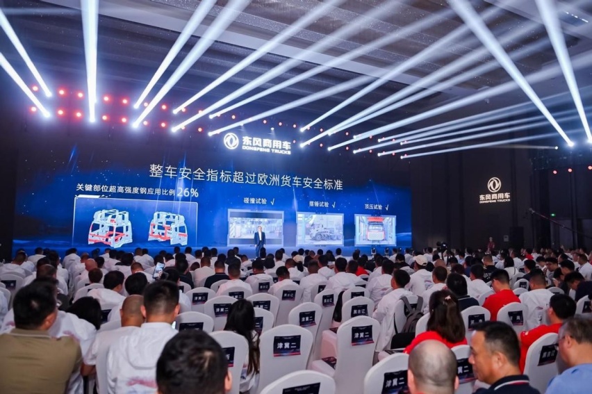 东风天龙KL龙擎3.0燃气新品上市，启动资源市场财富新引擎