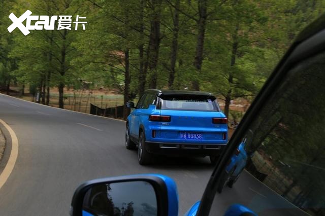 从丽江到泸沽湖，试驾吉利ICON，人间四月天留下这样一抹蓝