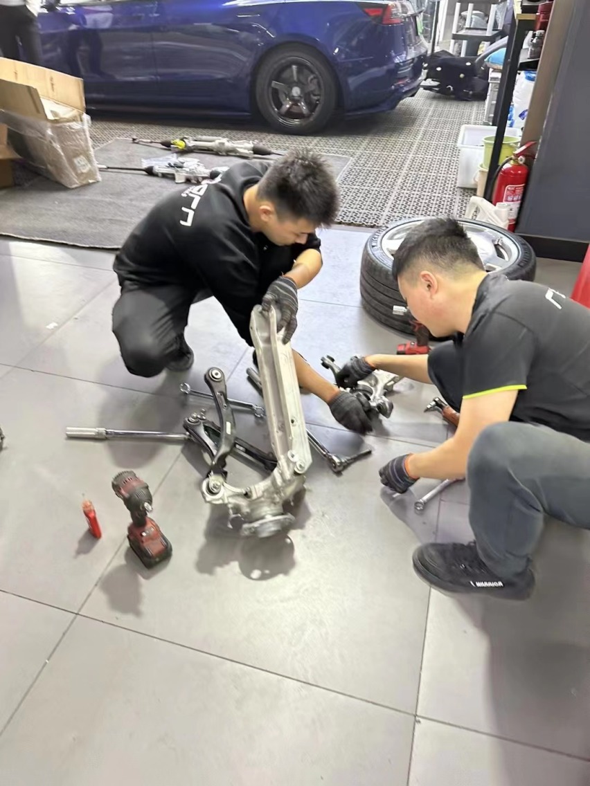 迈巴赫S480升级原厂后轮转向10度效果展示