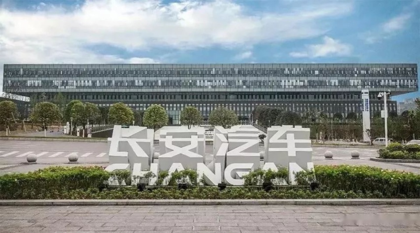没四驱也能在冰面上“蹦迪”？长安CS战队的路子就是这么野！
