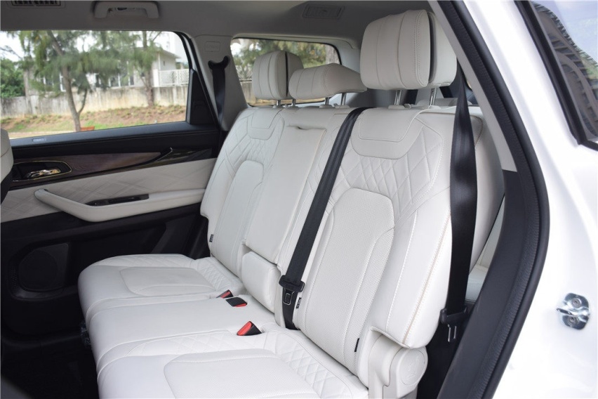 5米长中大型SUV 2.0T动力！这辆国产新旗舰仅17万起！