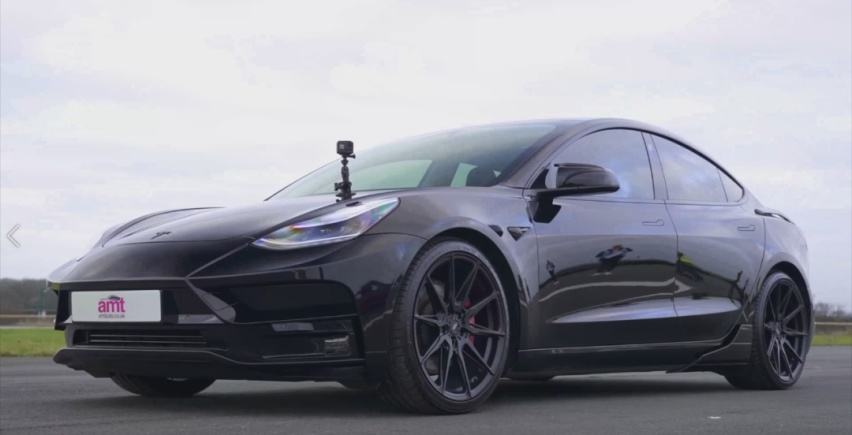 正面对杠！宝马i4 M50和特斯拉Model 3P同场对比，谁加速更快