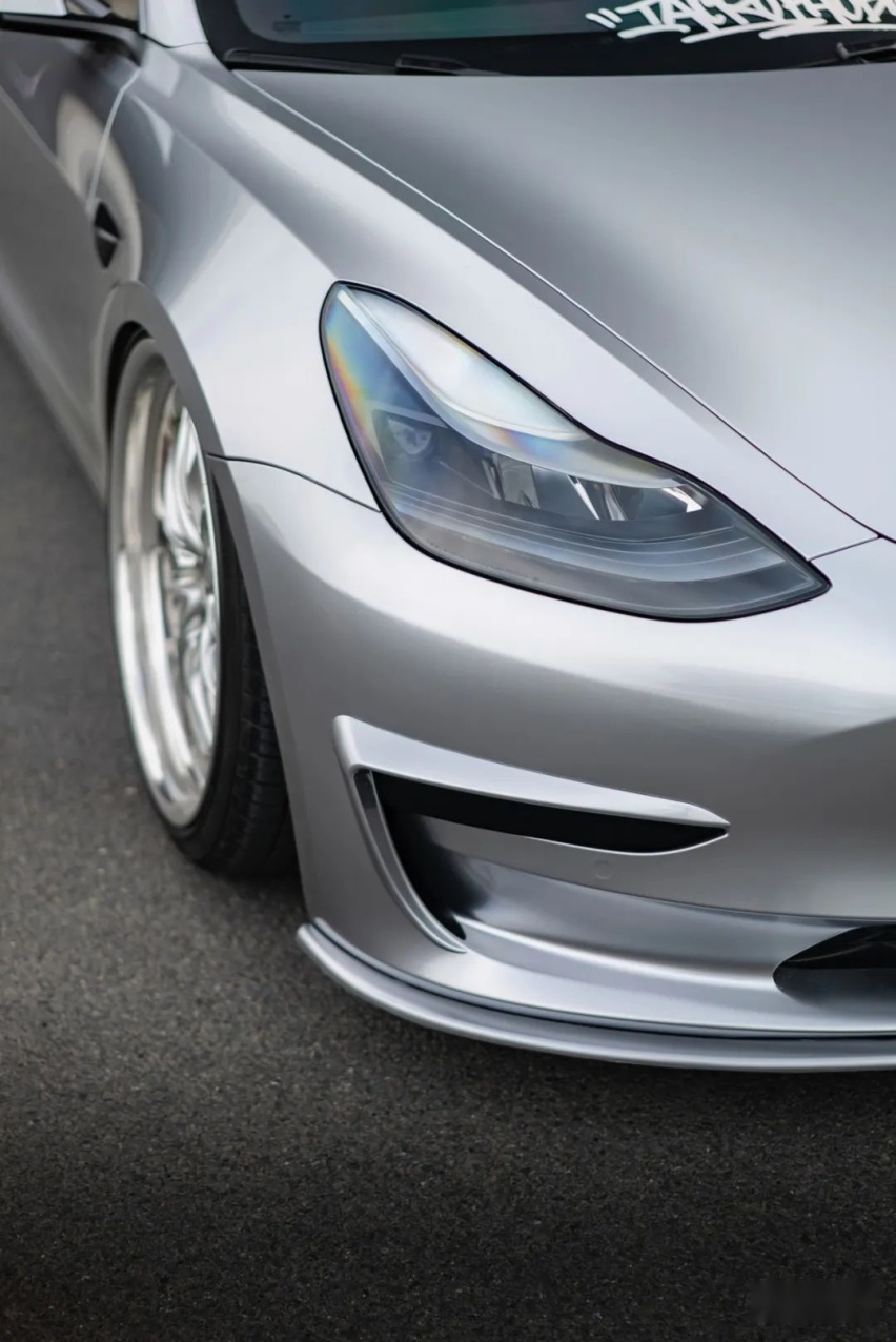 姿态风特斯拉Model 3，从迷彩战斗范变身成优雅绅士