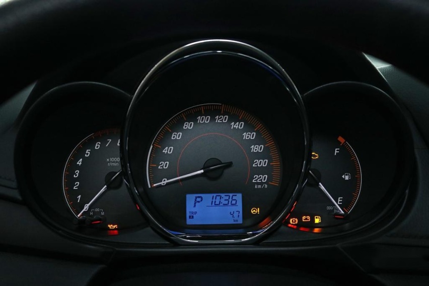 百公里油耗5.2L，买菜车可以选它！丰田YARiS L 致享