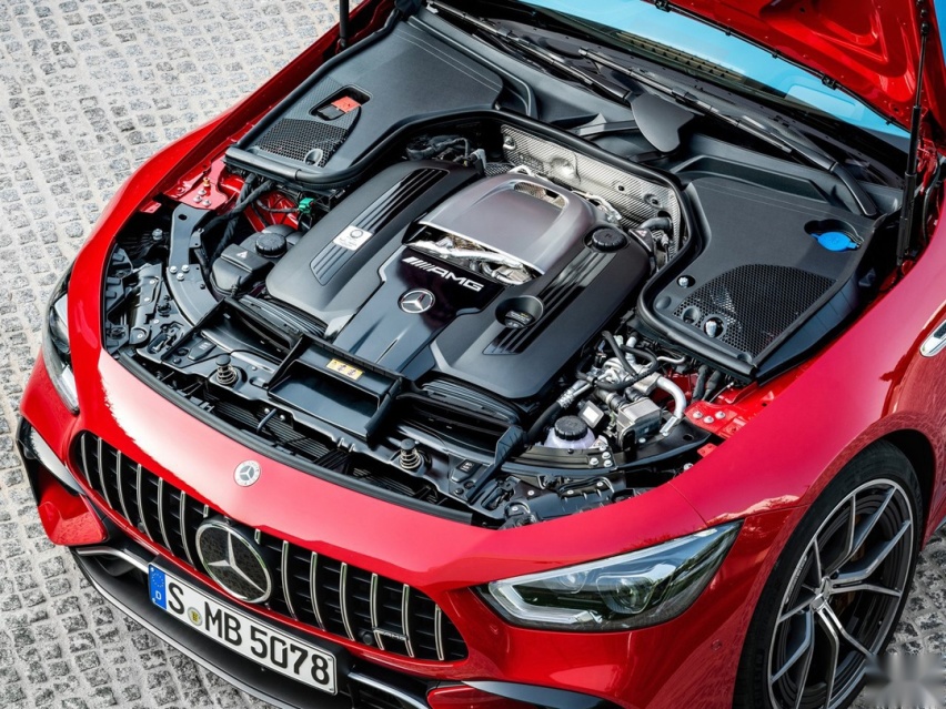 源自F1的四门轿车 全新奔驰AMG 百公里加速2.9秒！