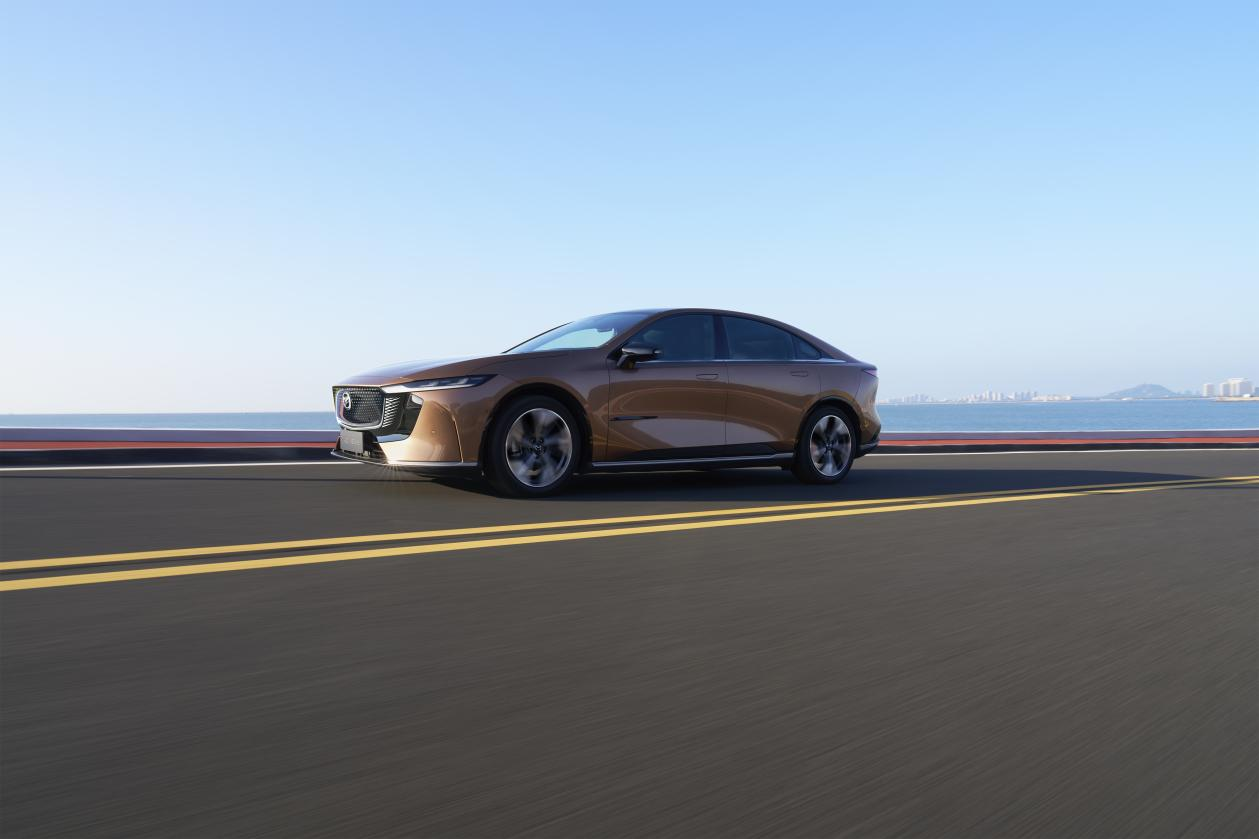 ���Y����Դ�������������L���R���_MAZDA EZ-6����