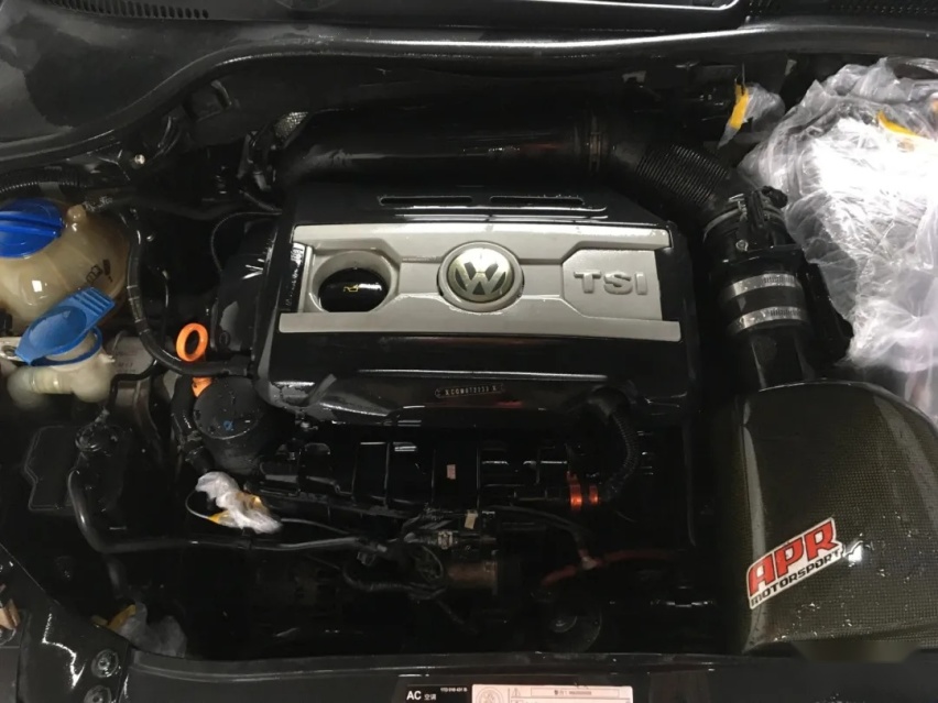 姿态与性能并存的6代高尔夫GTI，01年车主表示玩车很穷但很开心