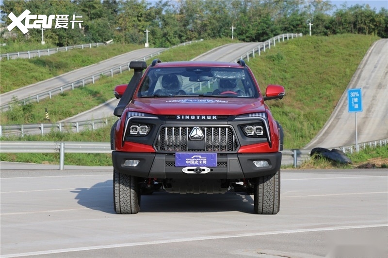 自我特色明显,试驾中国重汽皮卡越野型