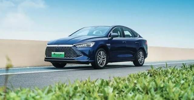 磷酸锂价格暴跌近60%，新能源汽车继续卖“白菜价”？