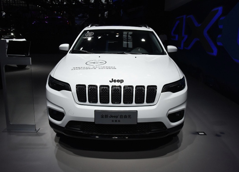 玩越野，不懂车的买Jeep自由光，半懂车的选坦克300，行家都买它