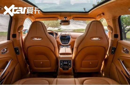 237.8万起售，阿斯顿马丁首款越野车DBX，鲶鱼式大嘴搭配赛车座椅