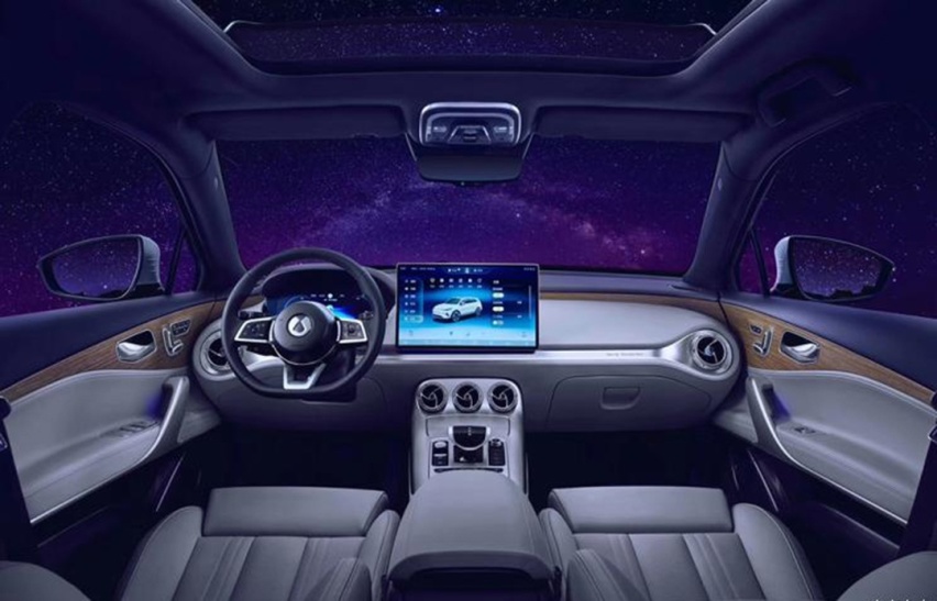 又一台有钱必买的SUV，4.0T双涡轮增压，回头率爆炸