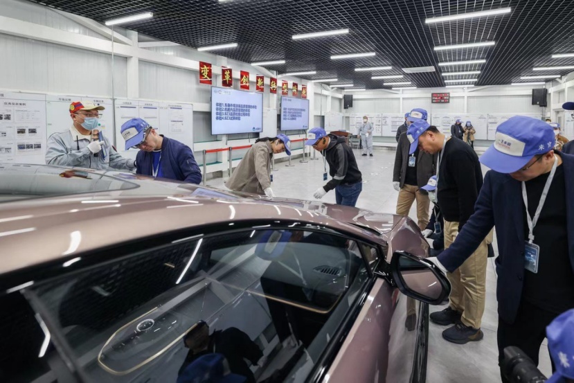 丰田发布全球首款纯电轿车 bZ3 官方指导价16.98万元起