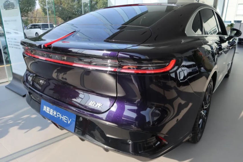 岚图追光PHEV 如何掀翻混动豪华