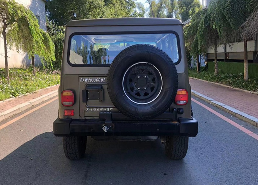 BJ212新车曝光 取消经典牛栏式护杠 轴距增加160mm
