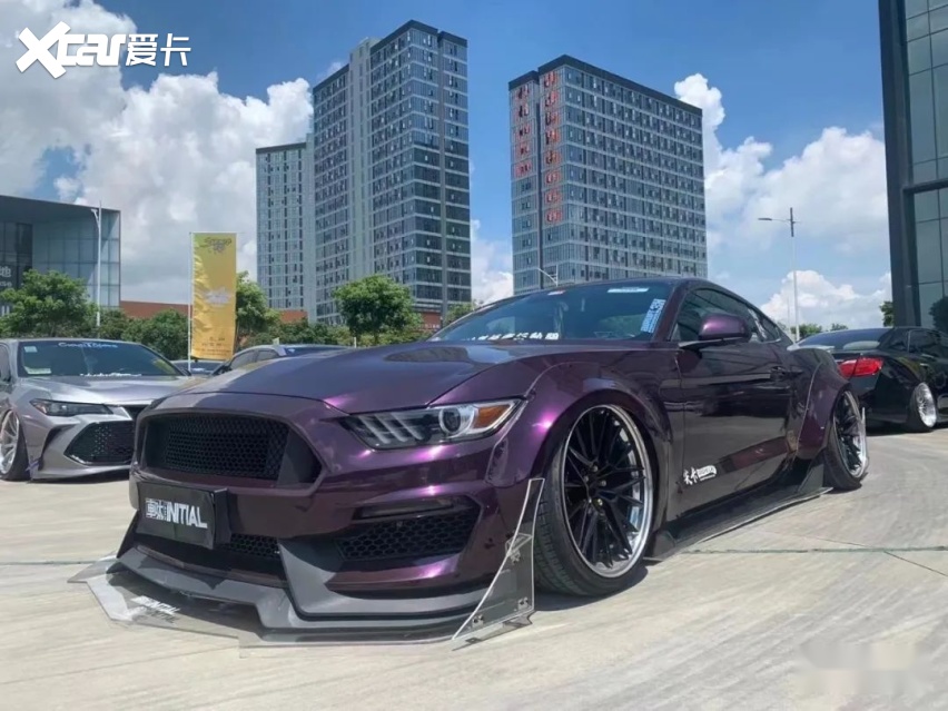 受父亲影响打造宽体福特Mustang，底盘灯让我成为