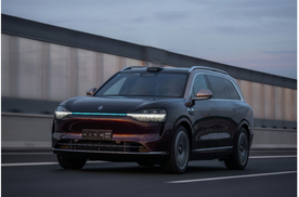 一盏蓝灯的文明使命：24款问界M9如何用7500元推动道路沟通革命？