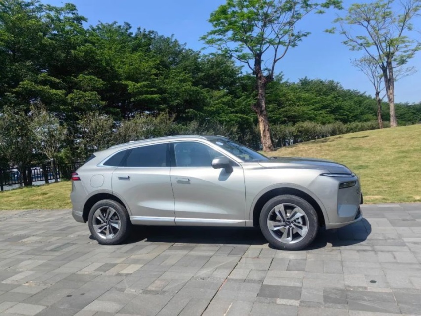 魏牌新摩卡DHT-PHEV，比理想L7还有料