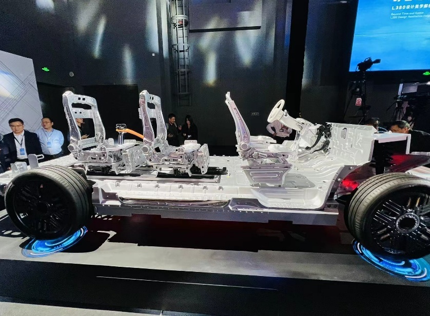 又一台爆款MPV？3-8座任意选，吉利LEVC L380有点意思