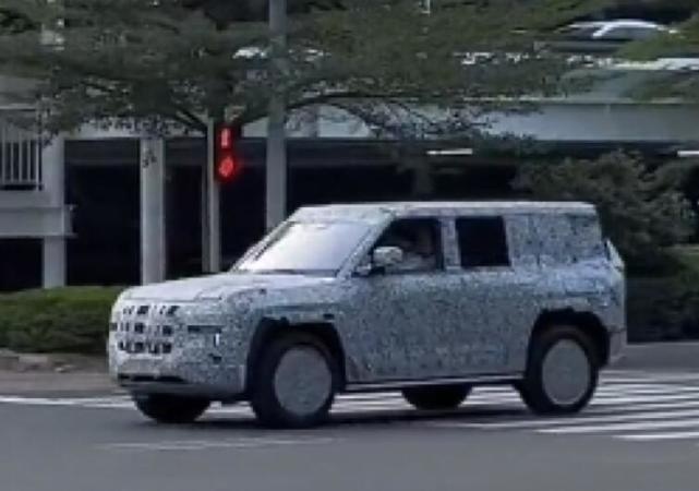自主越野天花板？售价百万级，比亚迪全新硬派SUV谍照曝光