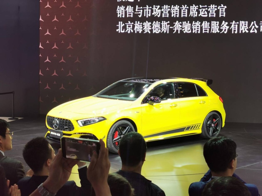 外观更加战斗，新奔驰AMG A45售49.98-57.98万