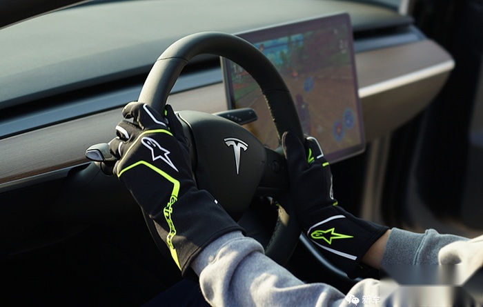 特斯拉Model 3性能版极限测试：这台车竟然能漂移，你信吗