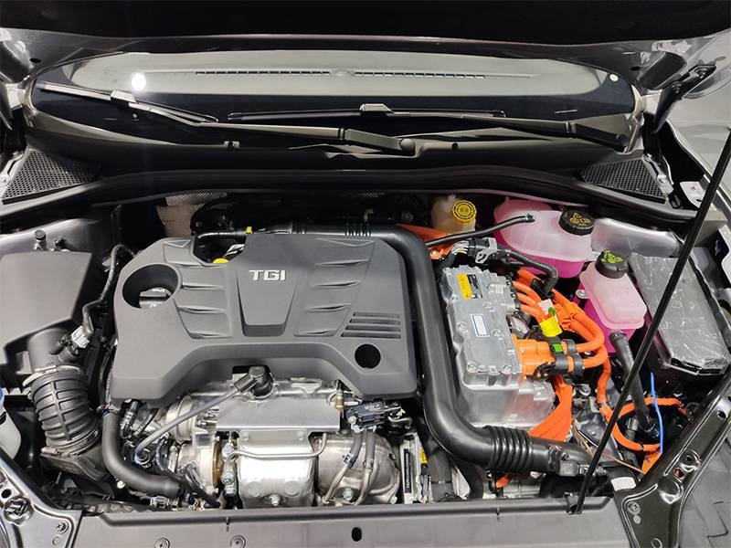 成都车展：实拍上汽名爵6 PHEV 造型更炫酷，动力更强悍