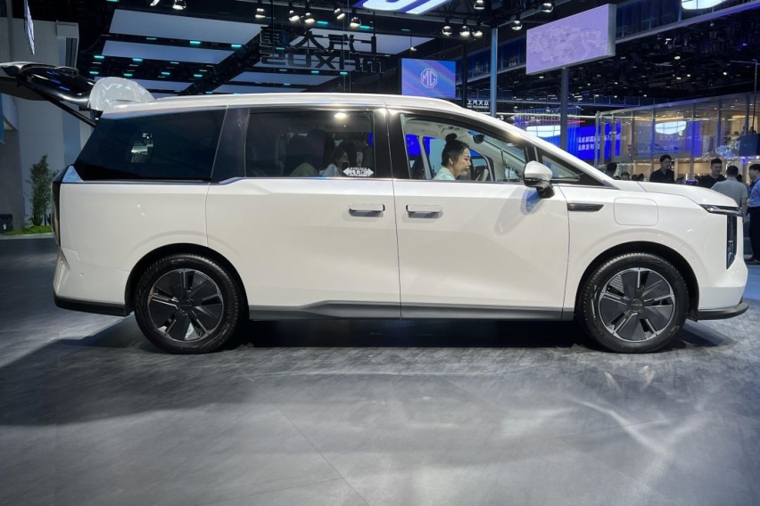 2023成都车展丨大家庭豪华电动MPV 大家7上市售25.98万元起