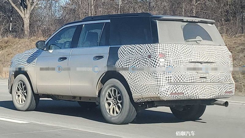 2022-ford-expedition-spy-photos (1).jpg