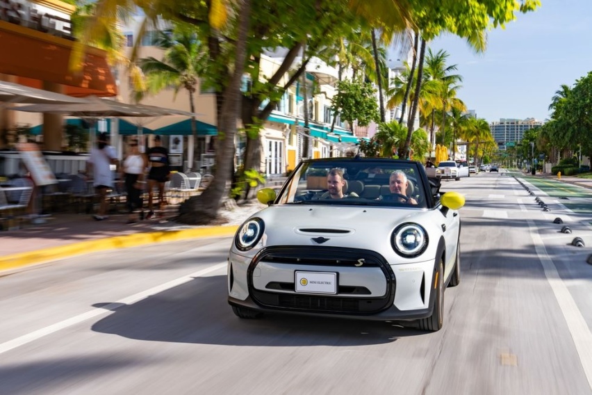 英伦小敞篷Mini Cooper SE纯电概念车发布，7.7s破百