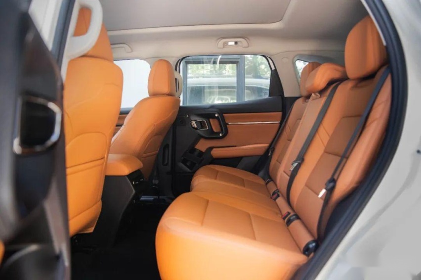 15万预算还想买后桥带锁的SUV？我提了这台同级唯一之选
