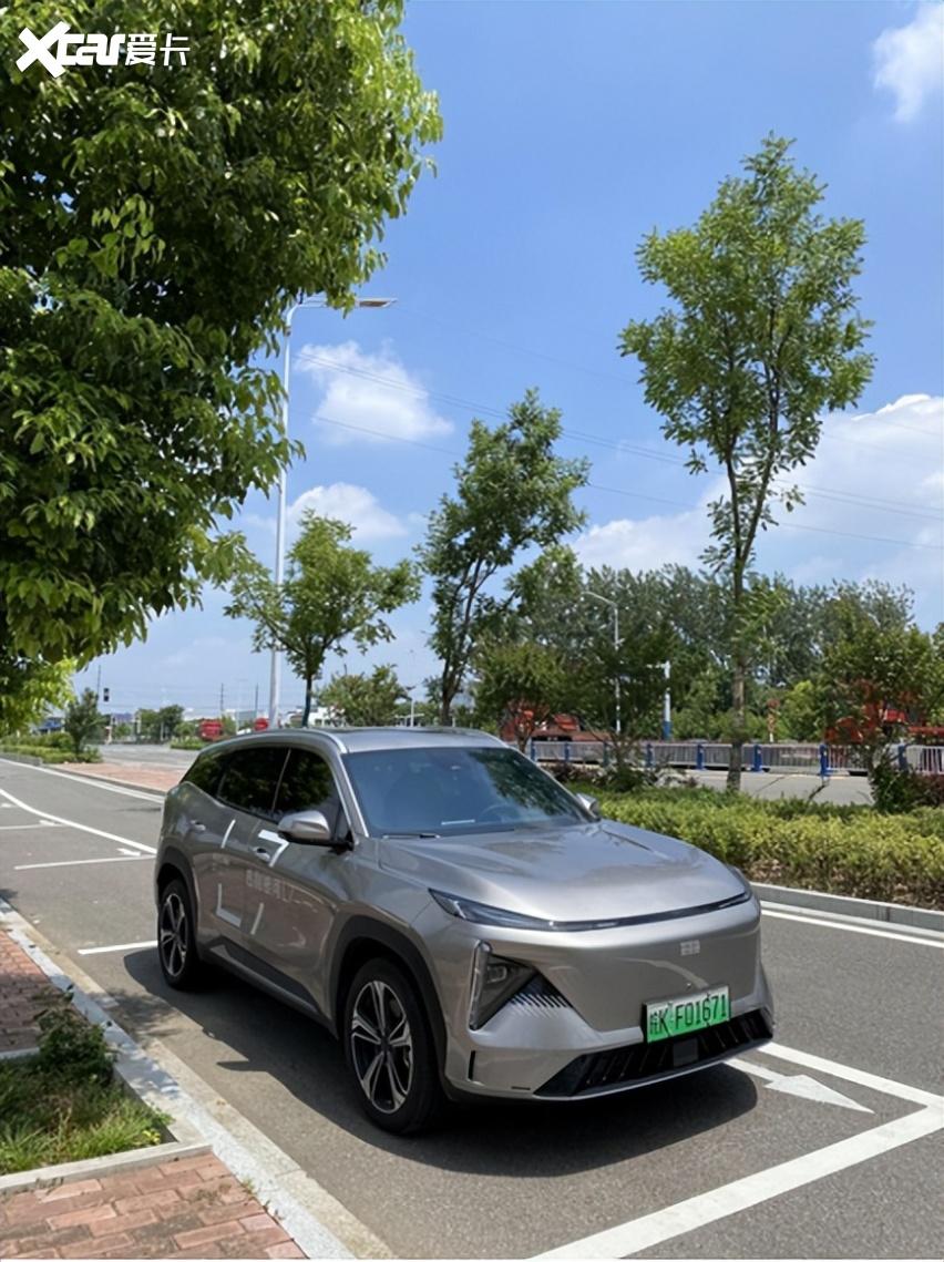 家用市场谁更香，银河L7对比宋PLUS DM-i，谁更懂年轻人的心？