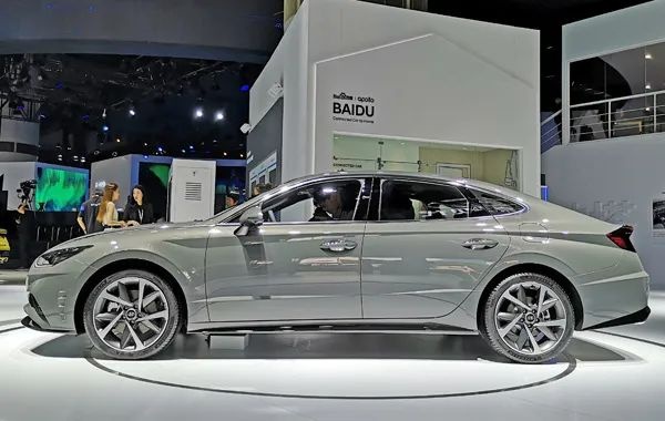 水泥灰、2.0T+8AT，这么战斗的B级车你猜要多少钱？